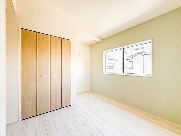 5号棟【Room-洋室5.25帖】 快適に過ごす条件は、一人ひとり違います。だからこそ飾り過ぎないシンプルな内装と偏り過ぎないデザインで統一しました。