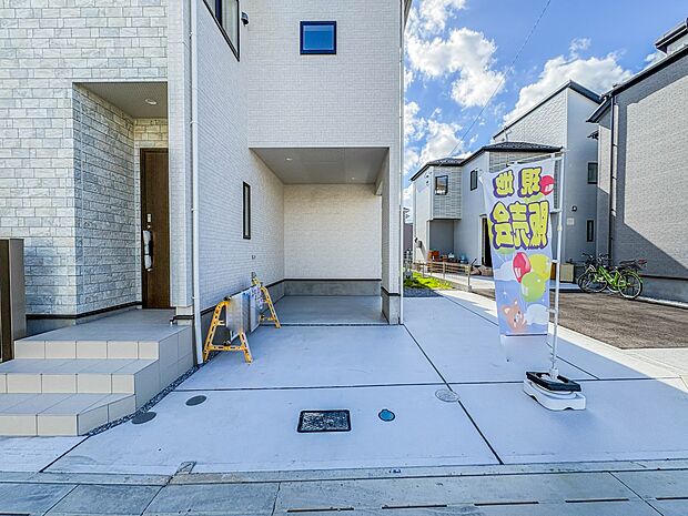 【駐車場】毎日の生活にマイカーが必須という方は、購入を検討する際、駐車場があることは大事な条件です。毎日の通勤や家族の送迎、買い物やお出かけなどクルマのある暮らしを満喫したい方は要チェック。…
