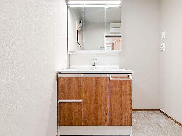 【洗面台】こちらの物件に少しでもご興味がありましたら、お気軽にお電話下さい。