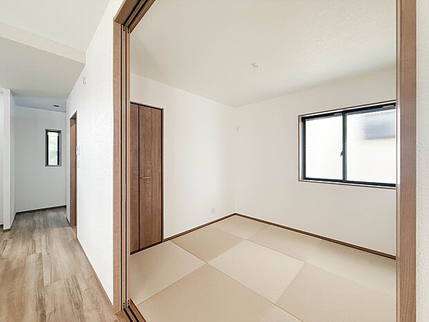 和室を上手に活用すると暮らし方の幅が広がります。例えば普段は開け放して、子供の小さいうちはお昼寝や遊びのスペースに。畳はソフトなので転んでもケガをしにくく安心です。