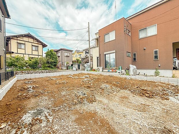 【外観】ここから始まる「日常」はご家族にとってかけがえのない時間となります。少しでも豊かに、快適に。そんな想いから本邸宅は生まれました。　