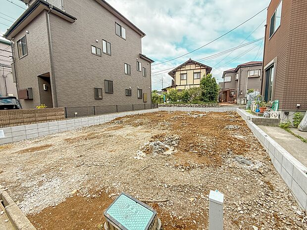 【外観】家族の温かさと陽光の暖かさ、楽しい毎日と明るい未来を予感させる「空間が織り成すひとつ先の住み心地」を演出します。