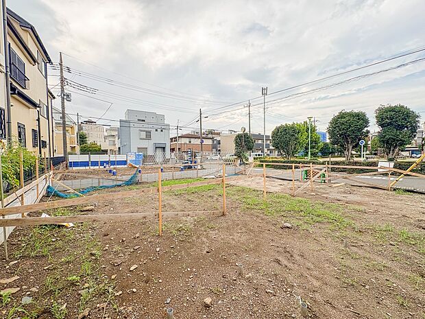 【前面道路】車の通行が少ないので、静かな住環境を維持することができます。
