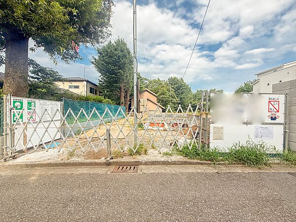 1号棟【外観】家族の温かさと陽光の暖かさ、楽しい毎日と明るい未来を予感させる「空間が織り成すひとつ先の住み心地」を演出します。