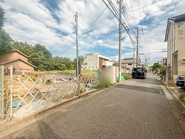 2号棟【前面道路】車の通行が少ないので、静かな住環境を維持することができます。