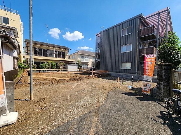 【外観】家族の温かさと陽光の暖かさ、楽しい毎日と明るい未来を予感させる「空間が織り成すひとつ先の住み心地」を演出します。
