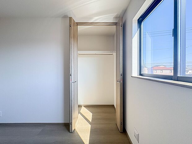 【収納】各部屋を最大限に広く使って頂ける様、全居住スペースに収納付。プライベートルームはゆったりと快適に。