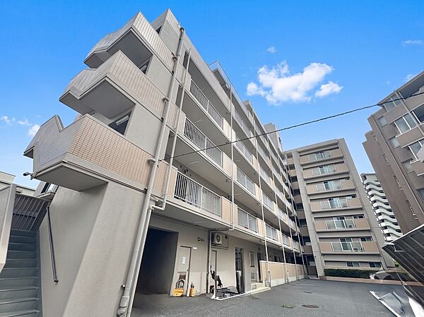 【外観】陽当りや通風性など各所に施された工夫で住みやすさを実現。部屋の大きさや周辺環境・街並など、資料には掲載していない情報が現地にはたくさんございます。是非ご確認下さい。