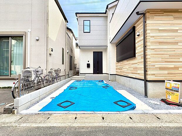 【駐車場】毎日の生活にマイカーが必須という方は、購入を検討する際、駐車場があることは大事な条件です。毎日の通勤や家族の送迎、買い物やお出かけなどクルマのある暮らしを満喫したい方は要チェック。…