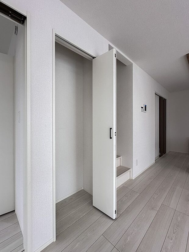 【収納】各部屋を最大限に広く使って頂ける様、全居住スペースに収納付。プライベートルームはゆったりと快適に。