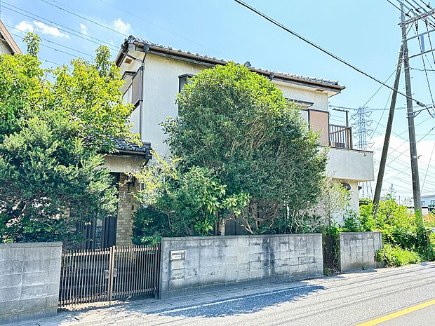 【外観】こちらの物件に少しでもご興味がありましたら、お気軽にお電話下さい。ネット上で「見えない物」「わからない事」でも、実際にご見学いただくことで、手に取るようにおわかりいただけるはずです。…