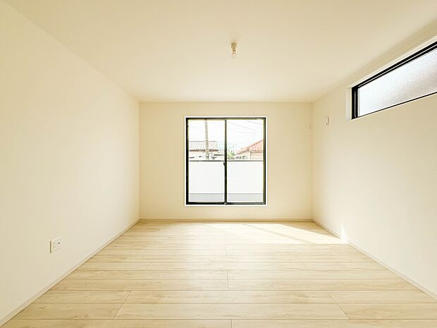 1号棟【寝室8.3帖】シンプルな内装はおしゃれのポイントです。シンプルは華美より飽きがこないからです。色や模様でおしゃれ感をだす。それがシンプルイズビューティーです。