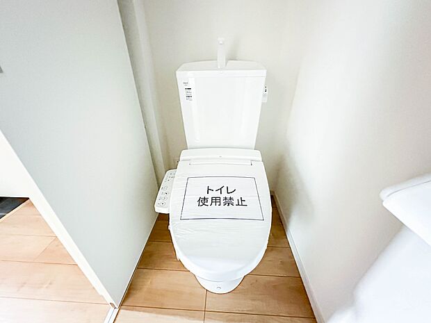 【トイレ】いつも清潔なスペースであってほしいのが毎日使うトイレです。掃除がしやすいのはもちろん、落ち着けるスペースとして機能することも大切です。