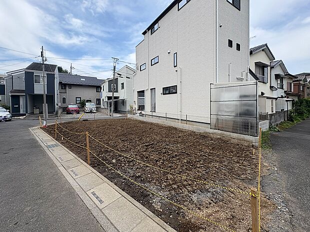 こちらの物件に少しでもご興味がありましたら、お気軽にお電話下さい。ネット上で「見えない物」「わからない事」でも、実際にご見学いただくことで、手に取るようにおわかりいただけるはずです。