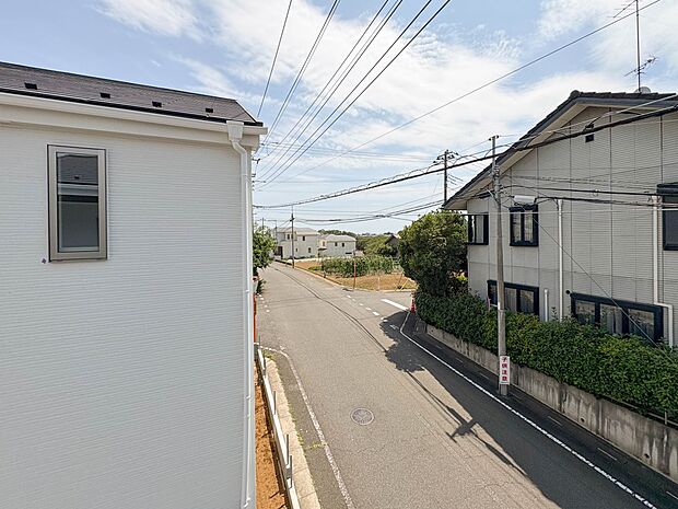 【眺望】その街並みは、さまざまな家の姿が、歩く人々を楽しませている。そう街並みは街の美しい風景なのだ。その風景が目をやさしく和ませてくれている。
