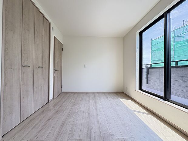 【C号棟 洋室 6帖】南向きワイドバルコニーに隣接する2階の2部屋