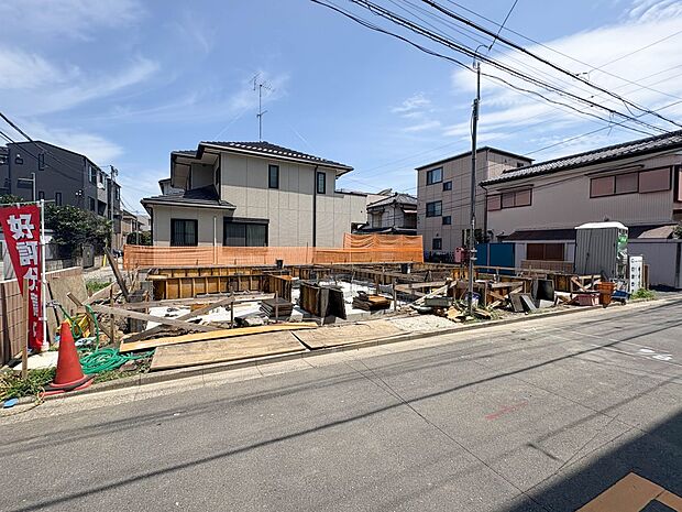 1号棟【外観】家族の温かさと陽光の暖かさ、楽しい毎日と明るい未来を予感させる「空間が織り成すひとつ先の住み心地」を演出します。