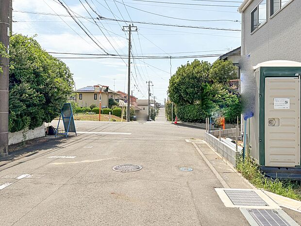 【前面道路7m】車の通行が少ないので、静かな住環境を維持することができます。