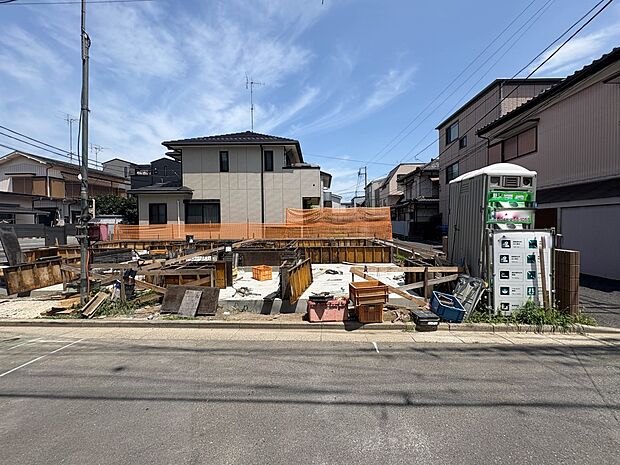 【外観】家族の温かさと陽光の暖かさ、楽しい毎日と明るい未来を予感させる「空間が織り成すひとつ先の住み心地」を演出します。
