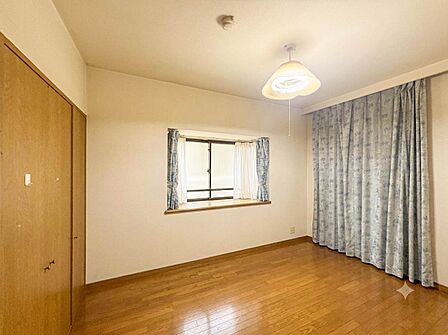 【寝室5.4帖】充実した生活は伸びやかな居室空間から始まります。快適に・伸びやかに。心の潤いを求める方々へ。