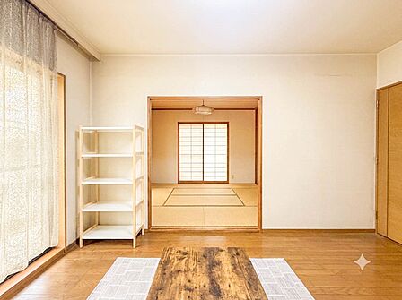 【LDK11.2帖】忙しい朝でも家族揃って食事をしたいゆとりあるダイニングスペース。