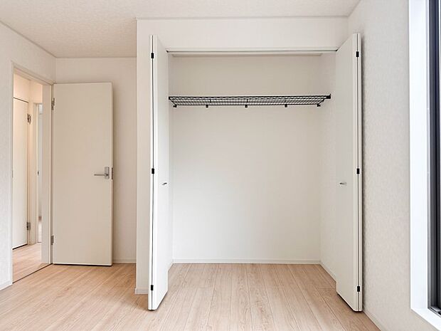 【収納】各部屋を最大限に広く使って頂ける様、全居住スペースに収納付。プライベートルームはゆったりと快適に。