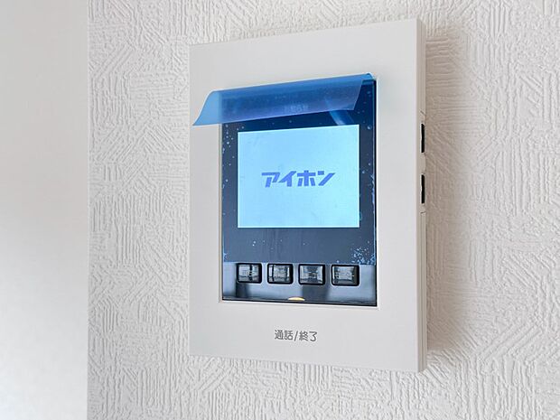 【TVモニター付インターホン】来訪者の様子を室内TVモニターでチェック。対応したくないセールスを断りやすく、子どもに留守番をさせるときも安心。不在時の来訪者を録画でき、犯罪抑止効果も期待でき…