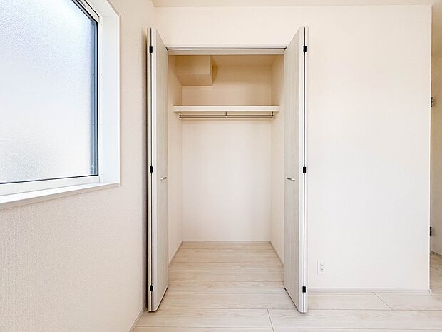 【収納】各部屋を最大限に広く使って頂ける様、全居住スペースに収納付。プライベートルームはゆったりと快適に。