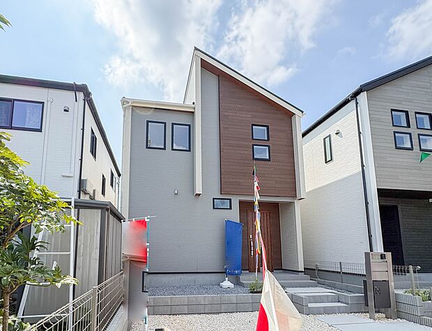 【外観】家族の温かさと陽光の暖かさ、楽しい毎日と明るい未来を予感させる「空間が織り成すひとつ先の住み心地」を演出します。