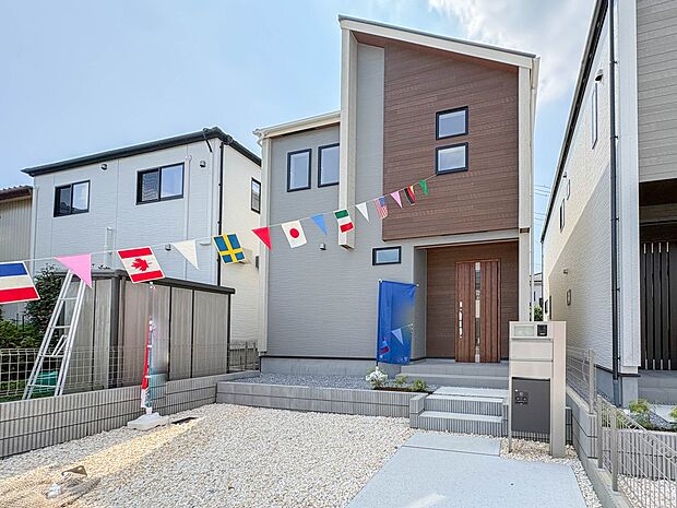 【外観】ここから始まる「日常」はご家族にとってかけがえのない時間となります。少しでも豊かに、快適に。そんな想いから本邸宅は生まれました。　