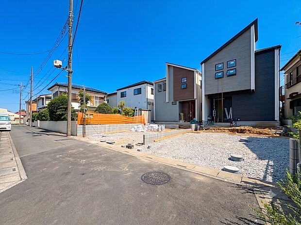 【前面道路】車の通行が少ないので、静かな住環境を維持することができます。