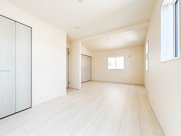 【洋室】充実した生活は伸びやかな居室空間から始まります。快適に・伸びやかに。心の潤いを求める方々へ。