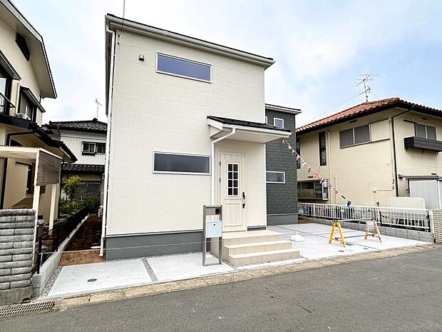 建物完成しました！実際に中をご覧になる事ができます。飽きのこないシンプルな外観は永住の地にピッタリです。