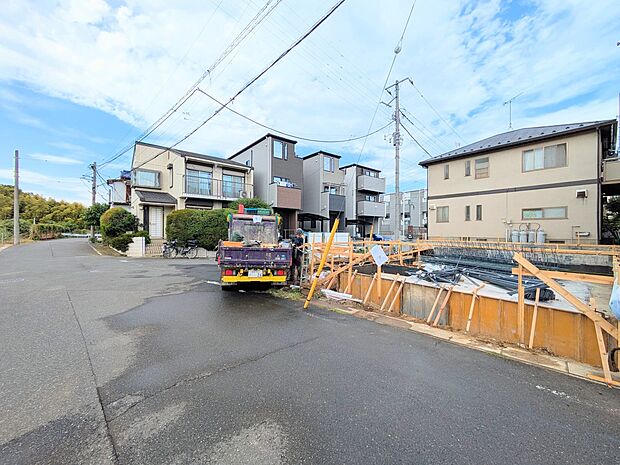 【前面道路6ｍ】車の通行が少ないので、静かな住環境を維持することができます。