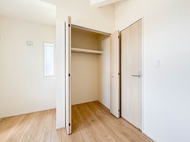 【収納】各部屋を最大限に広く使って頂ける様、全居住スペースに収納付。プライベートルームはゆったりと快適に。