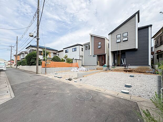 【前面道路】車の通行が少ないので、静かな住環境を維持することができます。