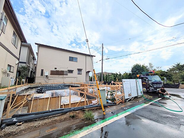 【駐車場】ビルトインガレージなら「野ざらし、雨ざらし、吹きさらし」になりません。汚れやいたみは減り、車の掃除もラクになります。