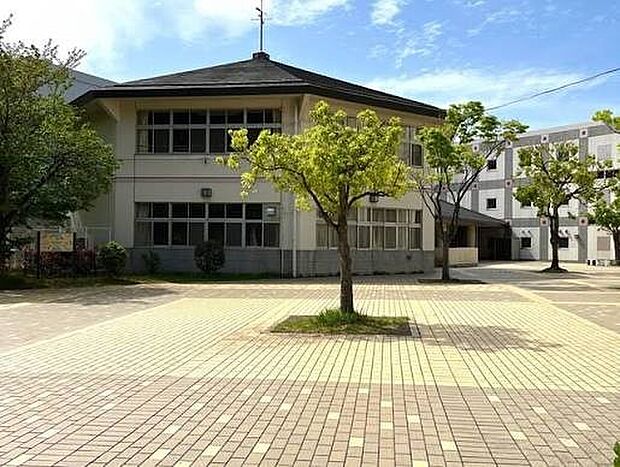 中学校 1990m 川口市立戸塚西中学校