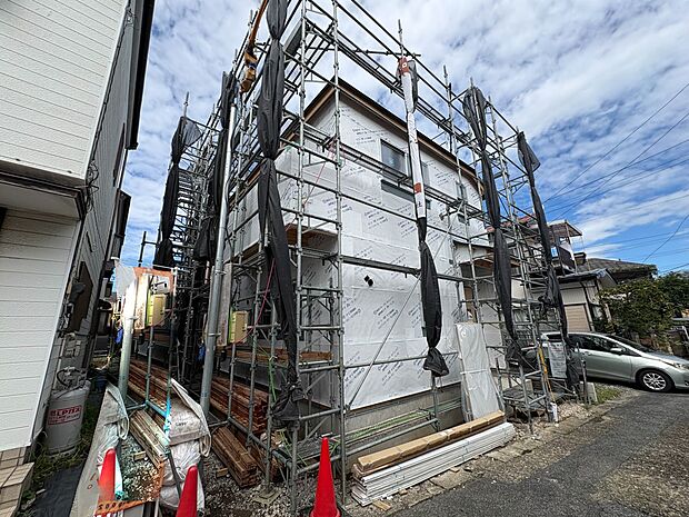 【前面道路6m】車の通行が少ないので、静かな住環境を維持することができます。