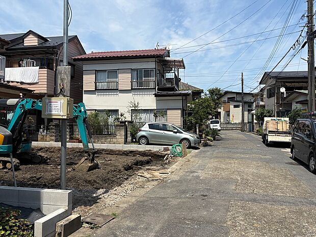 【前面道路6m】車の通行が少ないので、静かな住環境を維持することができます。