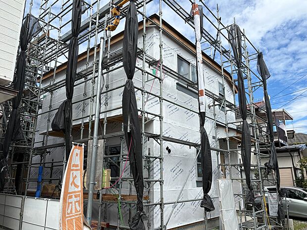 【外観】ここから始まる「日常」はご家族にとってかけがえのない時間となります。少しでも豊かに、快適に。そんな想いから本邸宅は生まれました。　