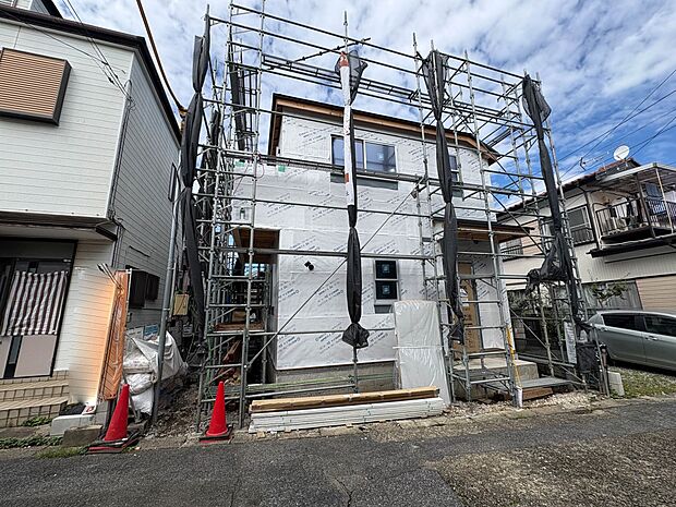 【前面道路6m】陽当りや通風性など各所に施された工夫で住みやすさを実現。部屋の大きさや周辺環境・街並など、資料には掲載していない情報が現地にはたくさんございます。是非ご確認下さい。