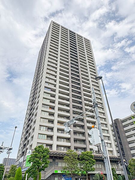 【外観】家族の温かさと陽光の暖かさ、楽しい毎日と明るい未来を予感させる「空間が織り成すひとつ先の住み心地」を演出します。