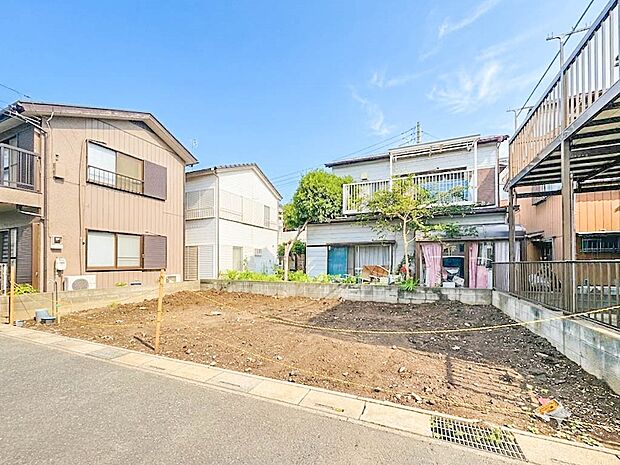 【外観】家族の温かさと陽光の暖かさ、楽しい毎日と明るい未来を予感させる「空間が織り成すひとつ先の住み心地」を演出します。