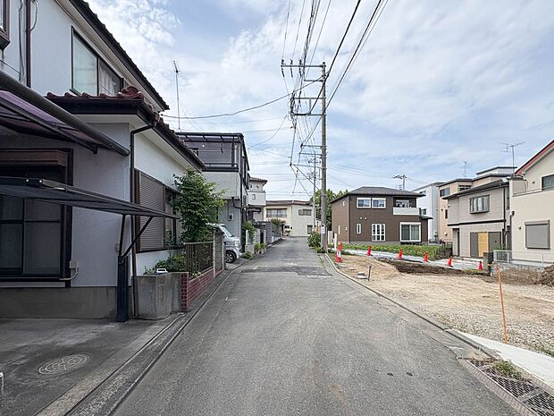 【前面道路5m】車の通行が少ないので、静かな住環境を維持することができます。