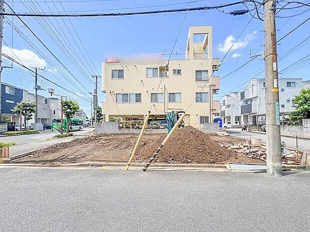 【外観】家族の温かさと陽光の暖かさ、楽しい毎日と明るい未来を予感させる「空間が織り成すひとつ先の住み心地」を演出します。