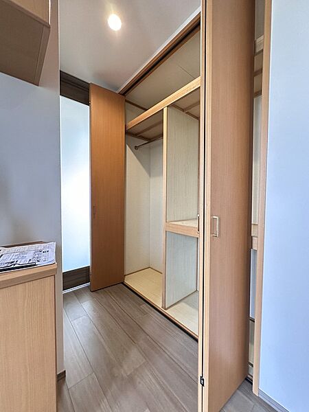 【収納】各部屋を最大限に広く使って頂ける様、全居住スペースに収納付。プライベートルームはゆったりと快適に。
