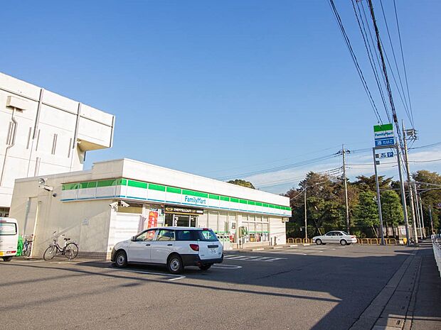 コンビニ 527m ファミリーマート浦和駒場店(ファミリーマートの強さは、少量のお惣菜を売るファミデリカとドラッグストアと組んだコラボ。サラダを中心にしたヘルシー食材が充実のコンビニです。)…
