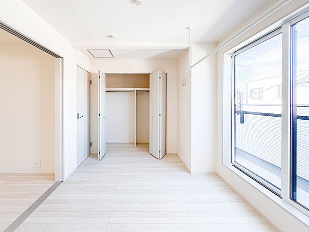 【収納】各部屋を最大限に広く使って頂ける様、全居住スペースに収納付。プライベートルームはゆったりと快適に。