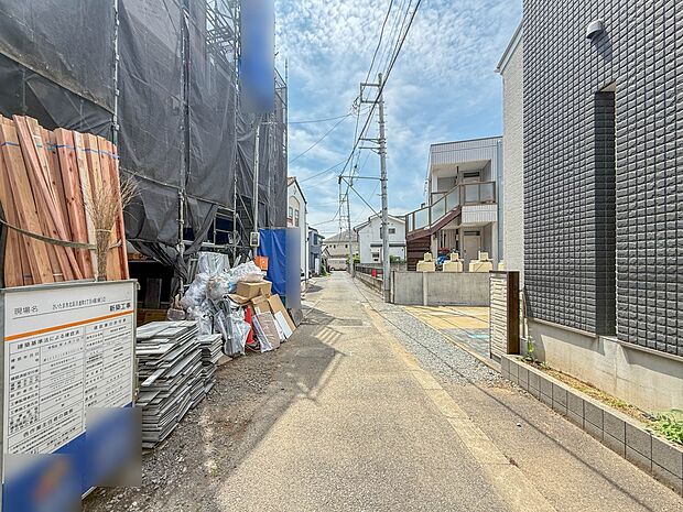 【前面道路4m】車の通行が少ないので、静かな住環境を維持することができます。